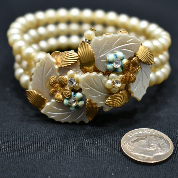 Vintage Faux Pearl Memory Wire Bracelet, Hand Carved Leaves, 1960s - Picture 2 of 10